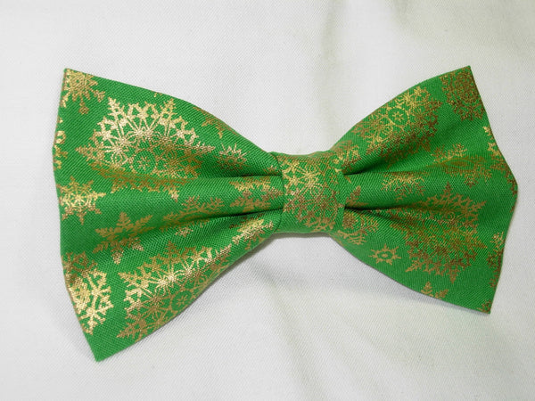 Christmas Bow tie / Metallic Gold Snowflakes on Green / Pre-tied Bow tie
