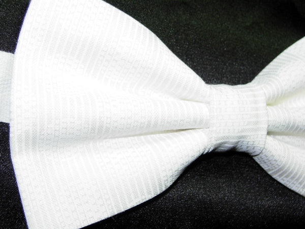 Snow White Bow tie / Solid White with Circular Designs / Pre-tied Bow tie - Bow Tie Expressions