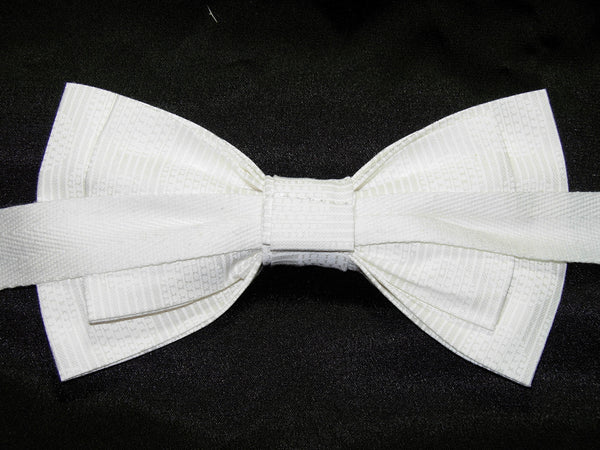 Snow White Bow tie / Solid White with Circular Designs / Pre-tied Bow tie - Bow Tie Expressions