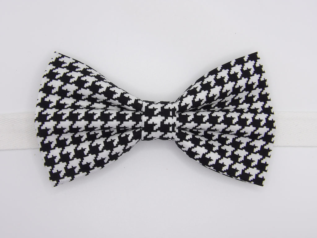 Houndstooth Bow tie / Black & White (1/3") Pre-tied Bow tie