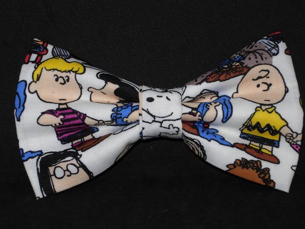 Charlie Brown Bow tie / Charlie Brown & Peanuts Gang on White / Linus / Snoopy / Pre-tied Bow tie