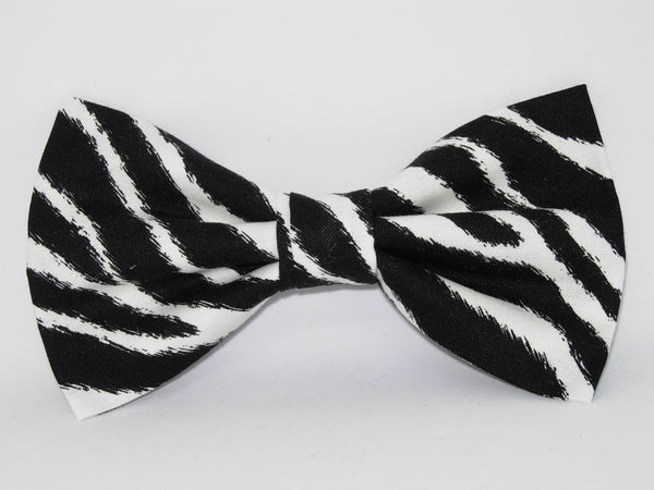 Zebra Bow tie / Black & White Zebra Print / Pre-tied Bow tie