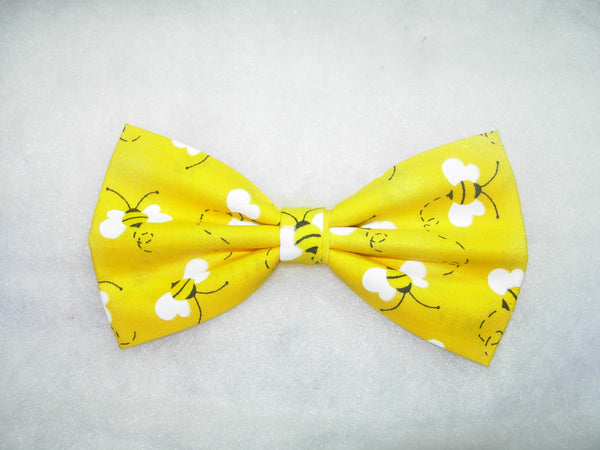 Honey Bee Bow Tie / Buzzing Bees on Yellow / Queen Bee / Self-tie & Pre-tied Bow tie - Bow Tie Expressions