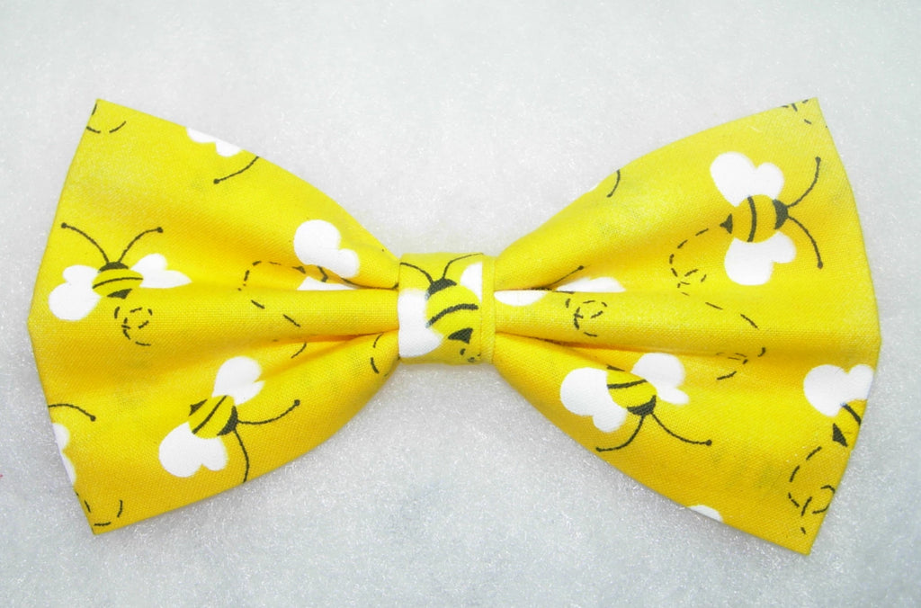 Honey Bee Bow Tie / Buzzing Bees on Yellow / Queen Bee / Pre-tied Bow tie - Bow Tie Expressions