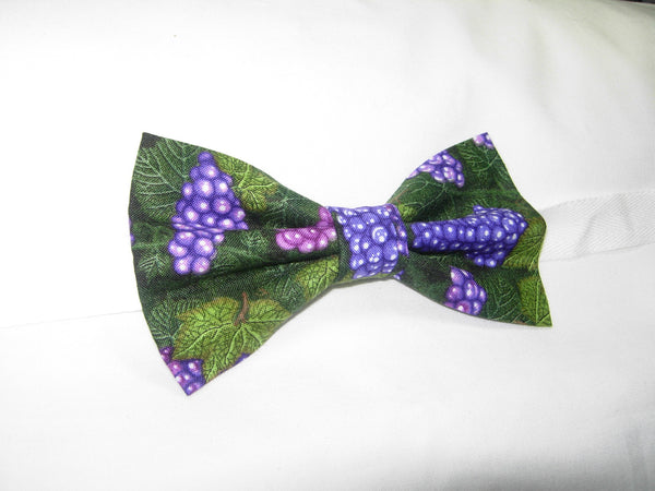 Purple Grapes Bow tie, Grape Bunches with Grape Leaves, Pre-tied Bow tie, Wine Tastings - Bow Tie Expressions