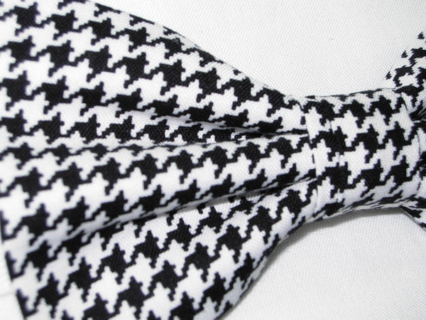 Houndstooth Bow tie / Black & White Houndstooth / Pre-tied Bow tie
