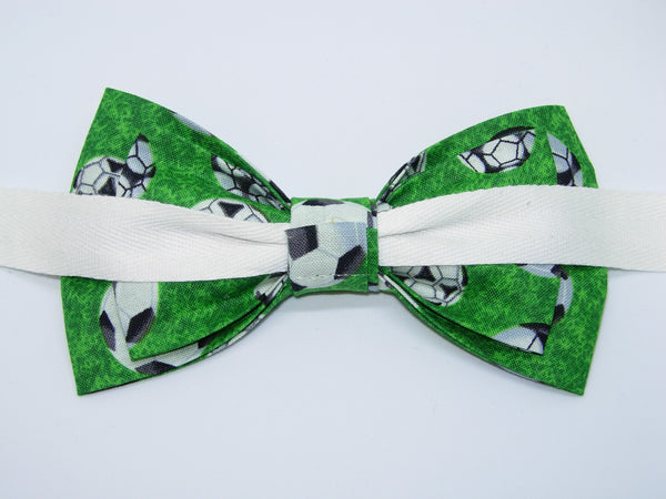 Soccer Bow tie / Soccer Balls on Green / Gift for Coach / Self-tie & Pre-tied Bow tie - Bow Tie Expressions
