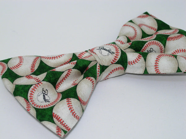 Baseball Bow Tie / Baseballs on a Green / Pre-tied Bow tie - Bow Tie Expressions