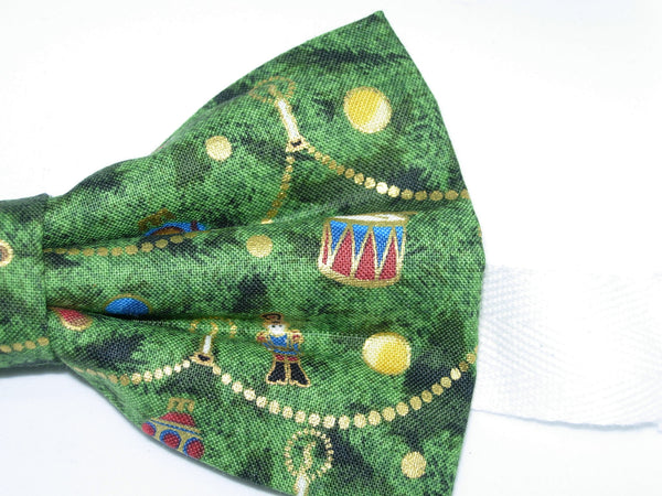 Christmas Tree Bow tie / Holiday Ornaments on Pine Tree Branches / Pre-tied Bow tie