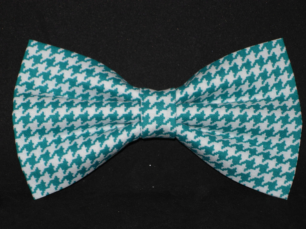 Houndstooth Bow tie / Aqua Marine Blue & White Houndstooth / Pre-tied Bow tie