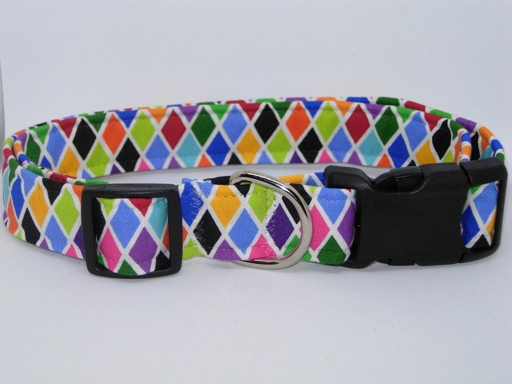 Trendy Diamonds Dog Collar / Bright Diamond Shapes on White / Matching –  Bow Tie Expressions