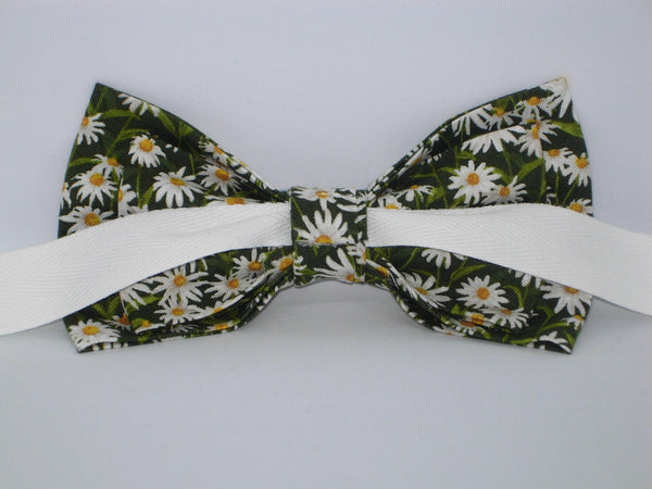 Daisy Bow tie / Spring Daisies on Dark Green / Pre-tied Bow tie